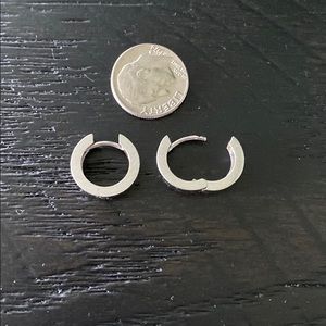 14 kt White Gold Huggie Earrings